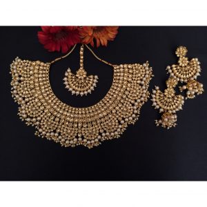Aangan - High Quality Gold Plated Kundan Indian Bridal Set, Gaani, Earrings and Tikka