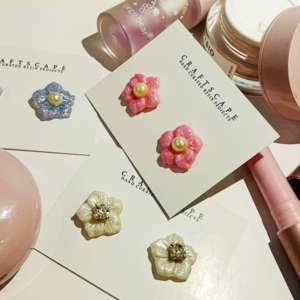 resin floral studs